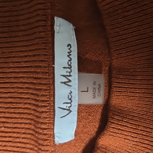 Vibrant Orange Crewneck Sweater with Long Sleeves - Picture 3 of 6